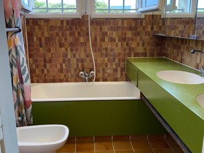 Bathroom - Family house, direct beach access - 9 guests (Batz-sur-Mer)