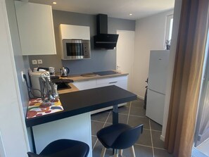 Fridge, microwave, coffee/tea maker - Ground floor apartment, AC and parking - 4 guests (Le Barcarès)