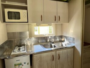 Fridge, microwave