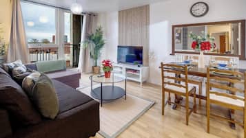 Apartment, 2 Bedrooms, Accessible, Balcony | Living room