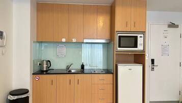 Family Studio Suite | Private kitchen
