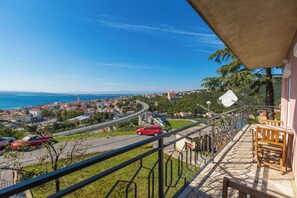 Property grounds - Modern apartment with beautiful sea views (Crikvenica)