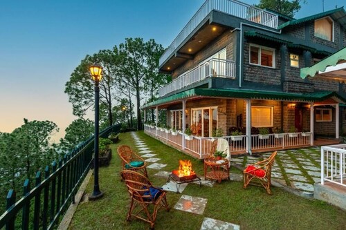ELIVAAS Fleur De Lis 4 BHK Villa