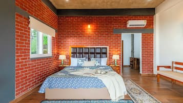 Luxury Villa, Lake View