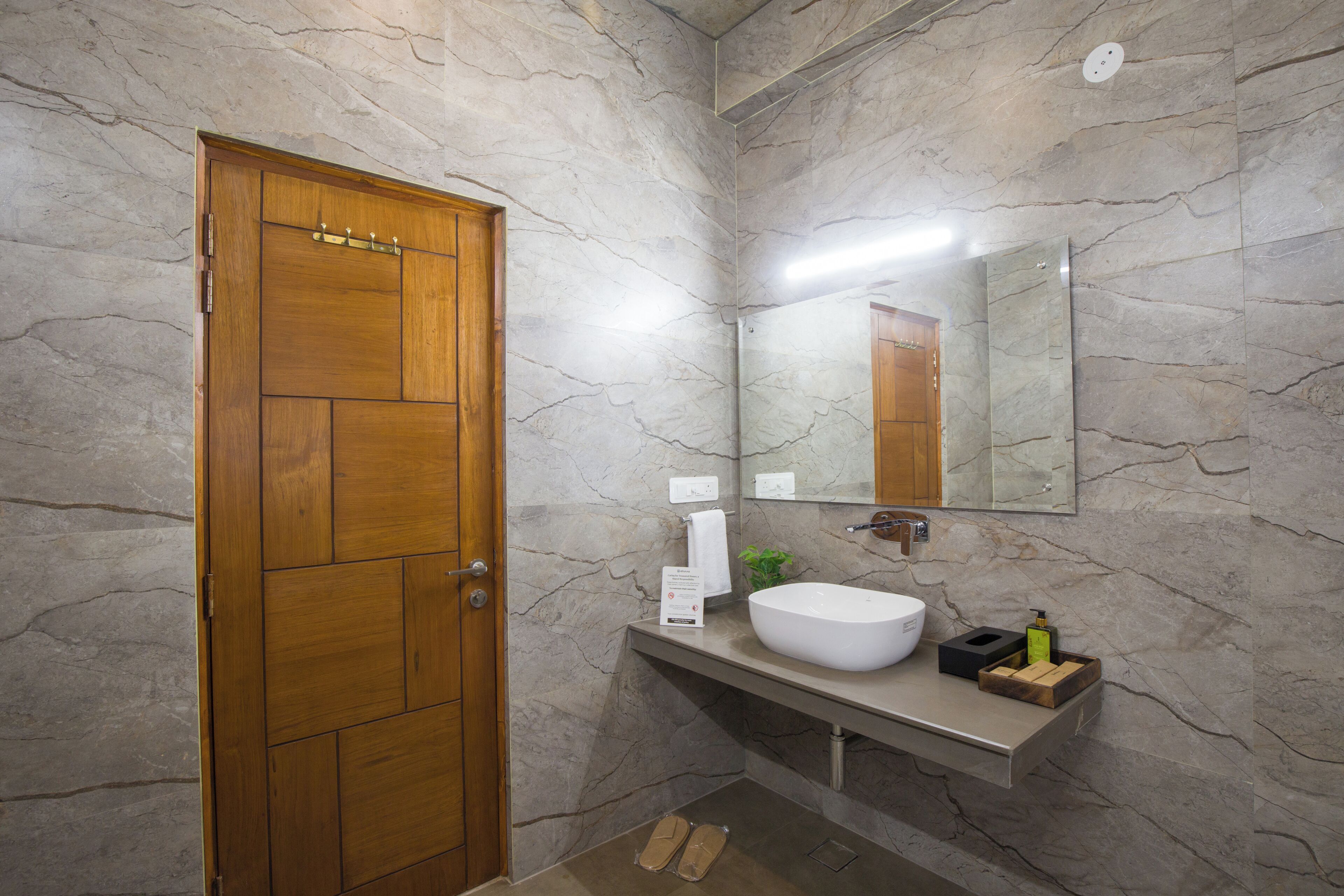 Luxury Villa, Lake View | Bathroom | Shower, free toiletries, hair dryer, towels