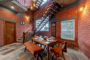 Dining - ELIVAAS Fleur De Lis 4 BHK Villa (Kasauli)
