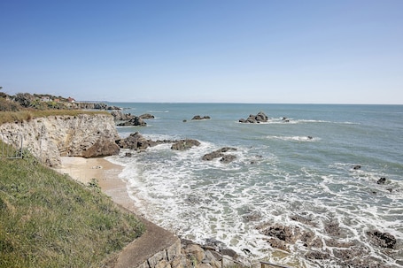 Una spiaggia nelle vicinanze. Maisonnette Ty DaCoLi con piscina condivisa a 2 minuti a piedi dalla spiaggia