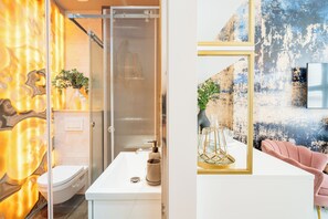 Bathroom - Jana No. 2 Atelier Apartments — Kraków Old Town — by Luvaro (Kraków)