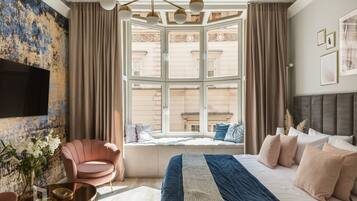 Deluxe Studio Suite, City View | WiFi (free)