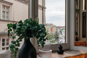 Deluxe Studio Suite, City View | Interior - Jana No. 2 Atelier Apartments — Kraków Old Town — by Luvaro (Kraków)