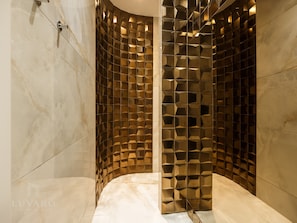 Family Studio Suite, City View | Bathroom - Jana No. 2 Atelier Apartments — Kraków Old Town — by Luvaro (Kraków)