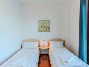 Fussboden, Holz, Bett, Flooring, Interior Design, Schlafzimmer, Bettdecke, Möbel, Bedding, Linens