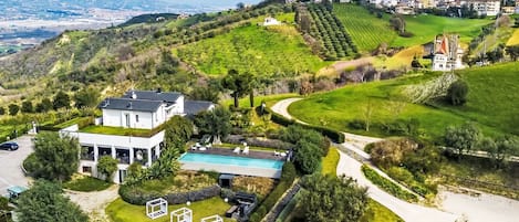 المنشأة من الخارج