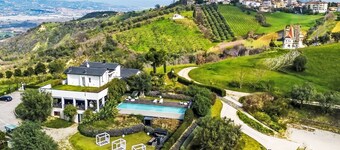 Beautiful private villa for 10 people with A/C, WIFI, private pool, TV, terrace and pets allowed