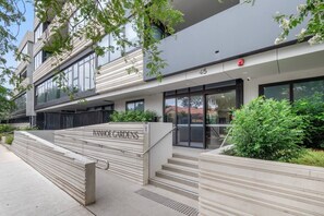 Exterior detail - Level 9 Views · 5 min to Austin Hospital | Parking (Ivanhoe)
