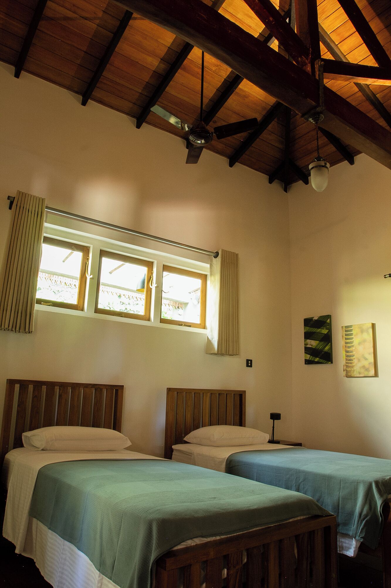 Luxury 3BR Colonial Villa in Kandy - Cinema Room & Garden