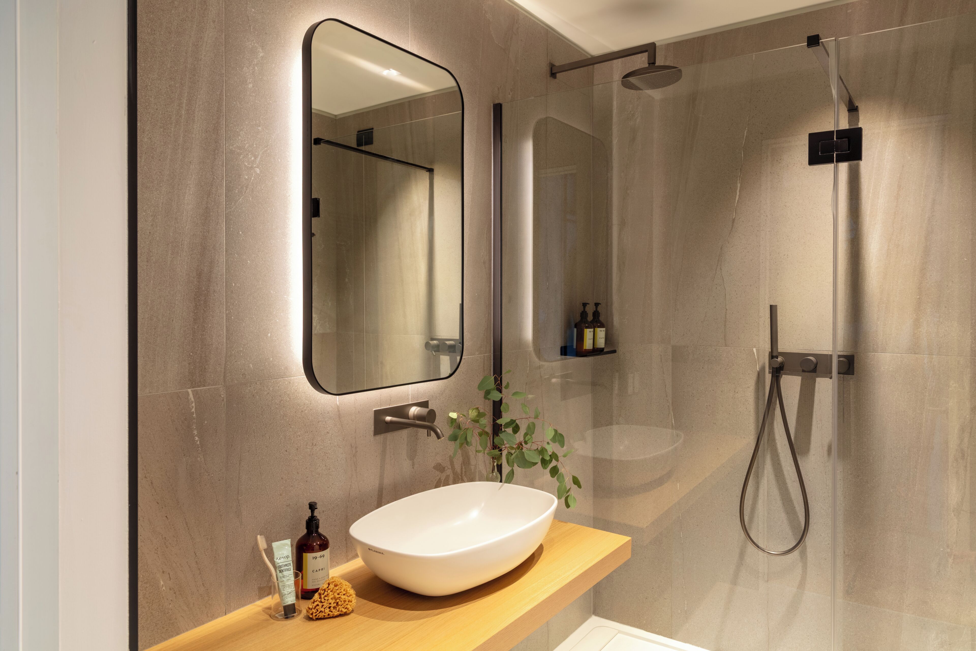 Superior Studio | Bathroom