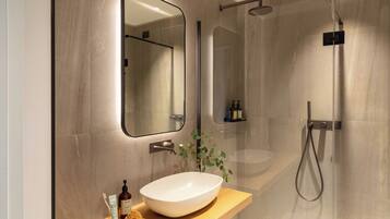 Superior Studio | Bathroom