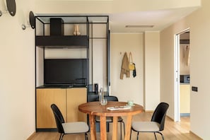 Departamento superior | Cocina privada | Frigobar, microondas, parrilla de estufa y cafetera y tetera 