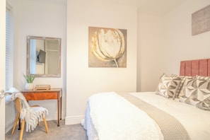 Iron/ironing board, WiFi, bed sheets - Fabulous New 1 Bedroom Ground Floor Flat (Morecambe)