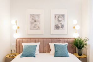 Grand Suite - Grodzka Corner Apartments — Senacka 11 — Kraków Old Town — by Luvaro (Kraków)