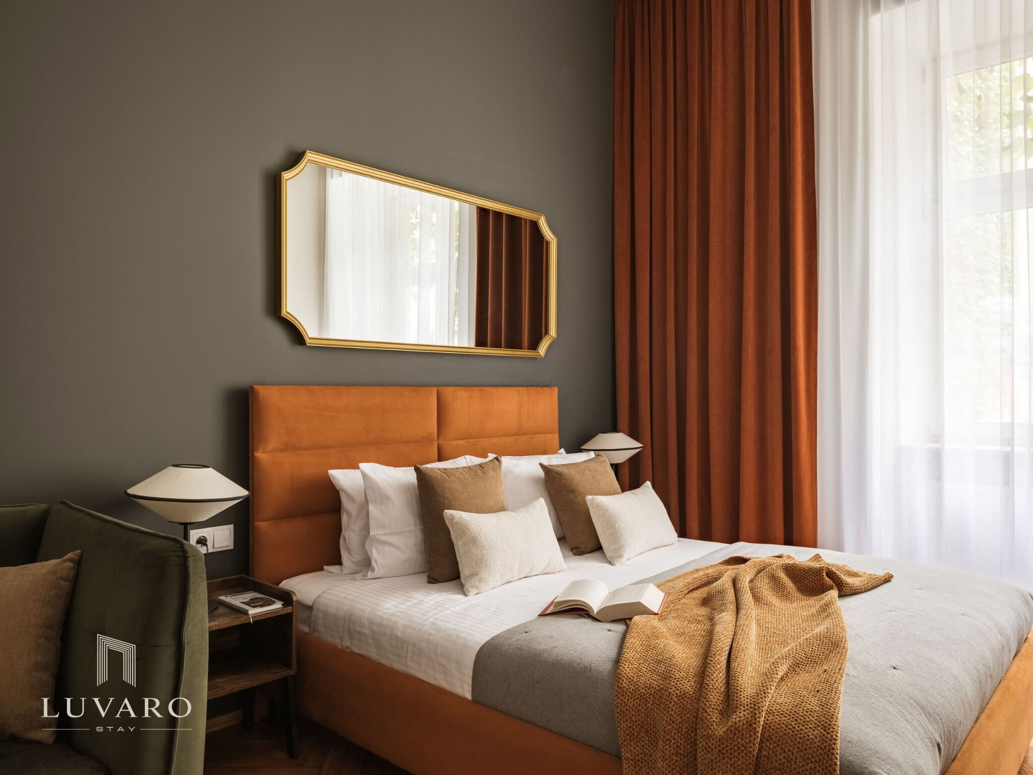 Grand Suite | Iron/ironing board, WiFi (free), bed sheets