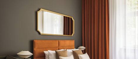 Grand Suite | Iron/ironing board, WiFi (free), bed sheets