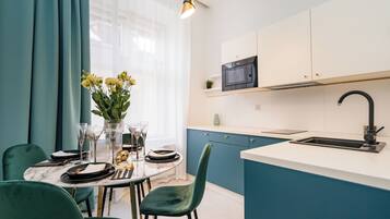 Deluxe Studio Suite | Private kitchen