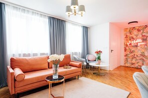 Grand Suite | Living area - Grodzka Corner Apartments — Senacka 11 — Kraków Old Town — by Luvaro (Kraków)