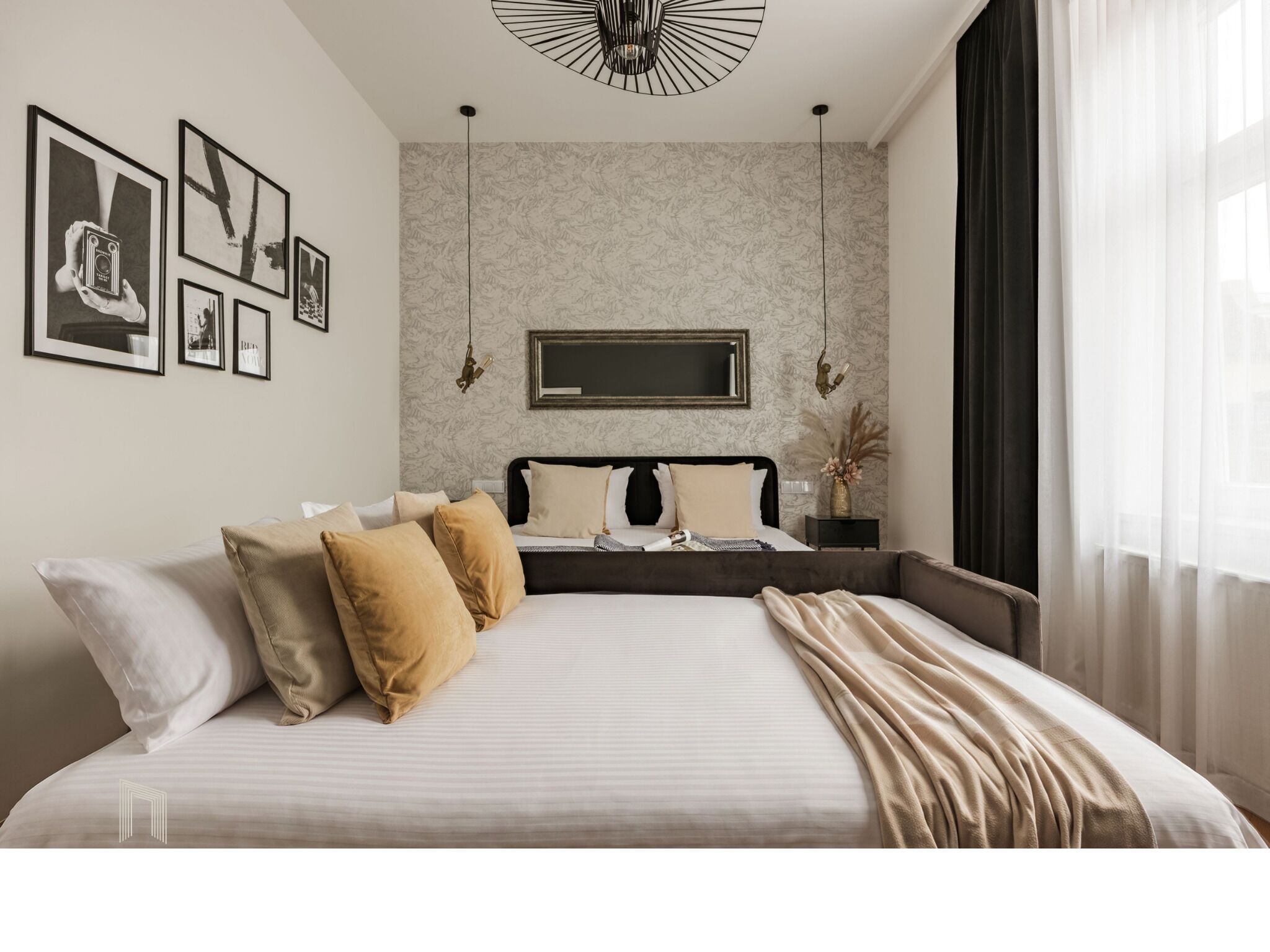 Deluxe Studio Suite | Iron/ironing board, WiFi (free), bed sheets