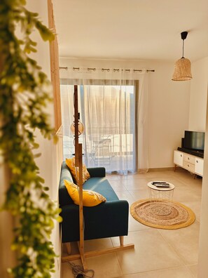 Living area - Studio with separate bedroom. Quiet and close to the sea (Venzolasca)