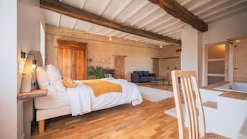 Deluxe Double Room | Hypo-allergenic bedding, individually decorated, free cots/infant beds