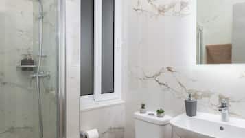 Apartment, 2 Schlafzimmer, Balkon | Badezimmer