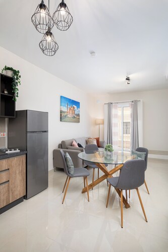 Edka Suites - Modern Sunlit 2BD Apartments with Balconies - Close to Sliema Promenade, St Julian's & St Georges Bay