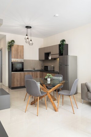 Appartement, 2 slaapkamers, balkon | Dineren