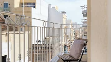 Appartement, 2 chambres, balcon | Enceinte de lâhĂ©bergement