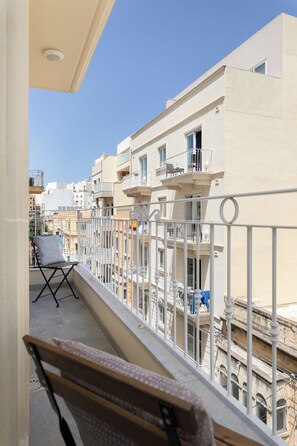Apartment, 2 Bedrooms, Balcony | Property grounds