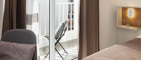 Apartment, 2 Bedrooms, Balcony | Desk, laptop workspace, iron/ironing board, free WiFi