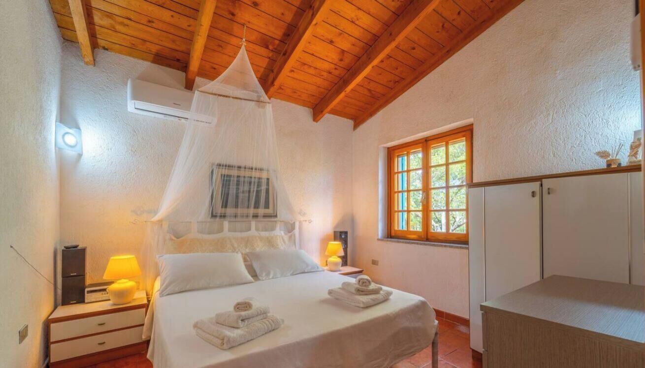 4 habitaciones y tabla de planchar con plancha 