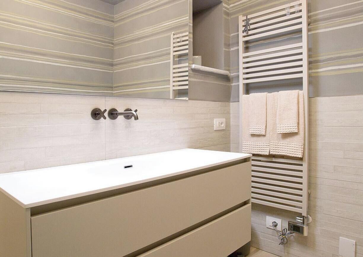 Shower, bidet, shampoo