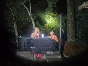 Outdoor spa tub - Serene 3-bedroom house in Belgrade perfect for your getaway (Belgrade)