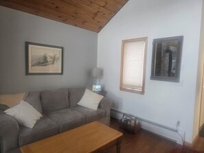 Living area - Serene 3-bedroom house in Belgrade perfect for your getaway (Belgrade)