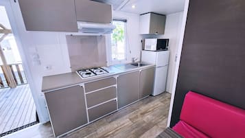 Classic Mobile Home, 2 Bedrooms | Private kitchen | Fridge, microwave, stovetop, cookware/dishes/utensils