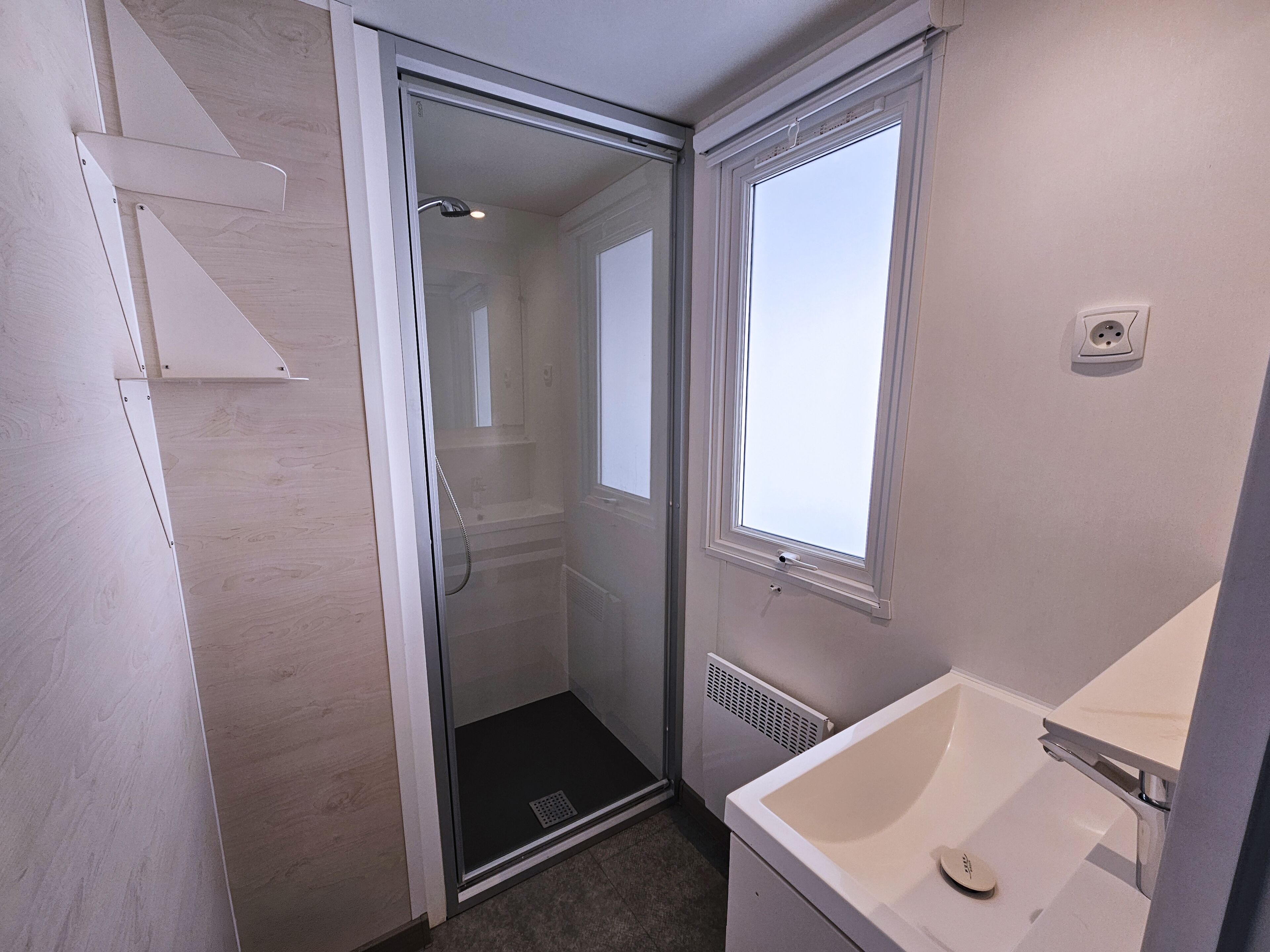Classic Mobile Home, 3 Bedrooms | Bathroom