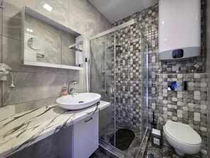 Hair dryer, towels, soap, toilet paper - 5 - DIOS Studio by SDR (Olimpiaki Akti)