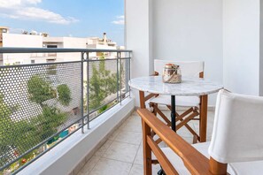 Outdoor dining - Beach Vibe - Seaside Stay w/ Balcony near Volos (Nees Pagases)