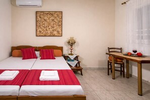 Iron/ironing board, travel cot, WiFi, bed sheets - Byzantine Vibe - Seaside Cozy Stay near Volos (Nees Pagases)