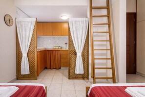 Iron/ironing board, travel cot, WiFi, bed sheets - Byzantine Vibe - Seaside Cozy Stay near Volos (Nees Pagases)