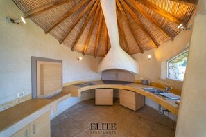 Fridge, microwave, dishwasher - Luxury Villa Esperia with private pool (Porto Cervo)