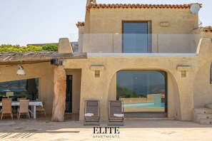 Outdoor dining - Luxury Villa Esperia with private pool (Porto Cervo)